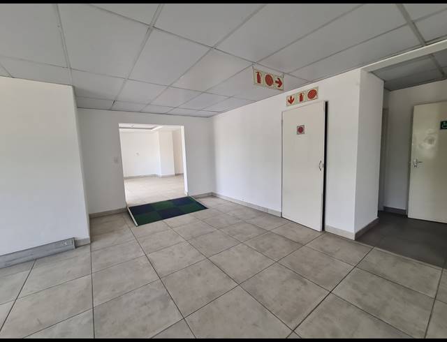 3,356M² OFFICE TO LET IN VORNA VALLEY